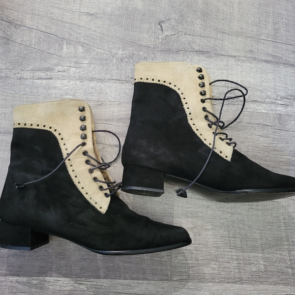 Vintage Black & Cream Victorian Style Lace up Ankle Booties Size US 6.5 - Picture 1 of 9